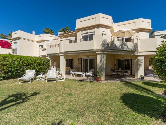 Villa for sale in La Quinta, Marbella