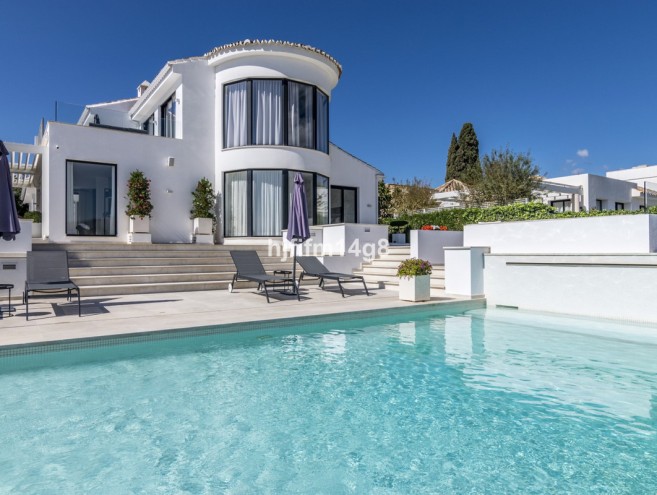 Villa for sale in Aloha, Marbella