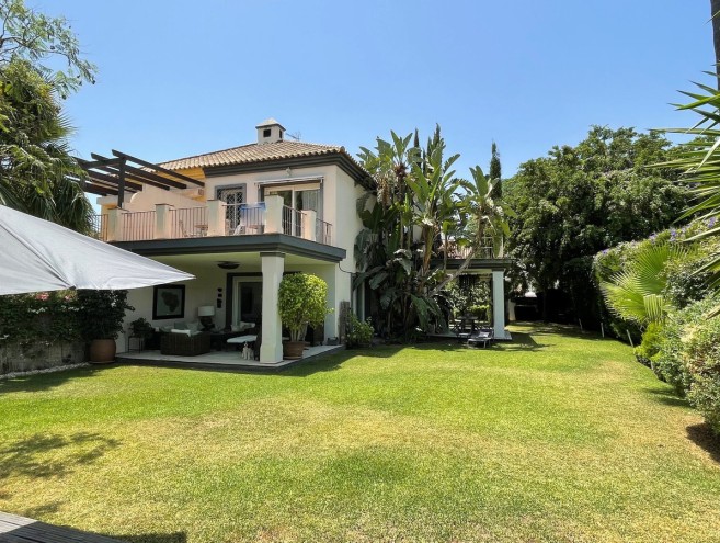 Villa for sale in Nueva Andalucía, Marbella