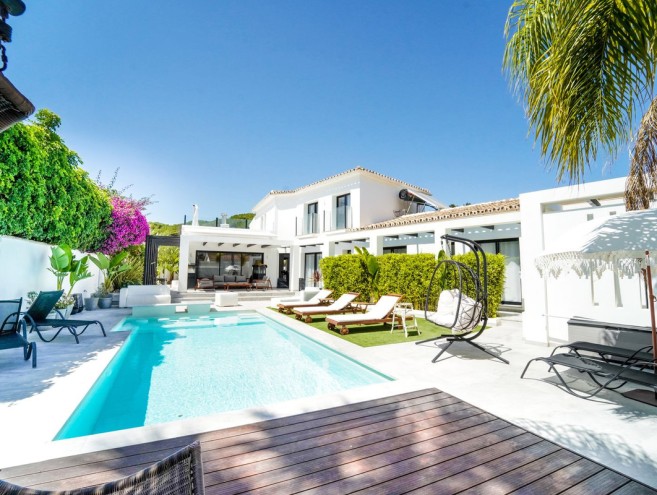 Villa for sale in Nueva Andalucía, Marbella