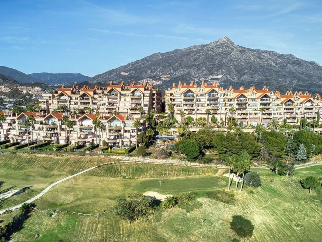 Apartment for sale in Nueva Andalucía, Marbella