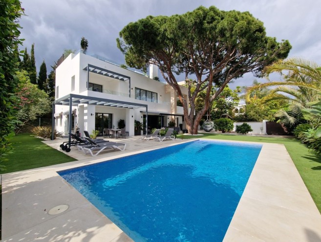 Villa for sale in The Golden Mile, Marbella