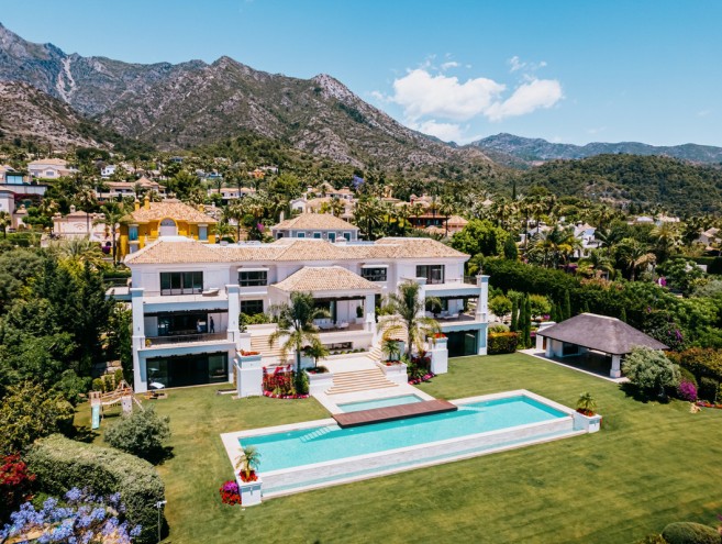 Villa for sale in Sierra Blanca, Marbella