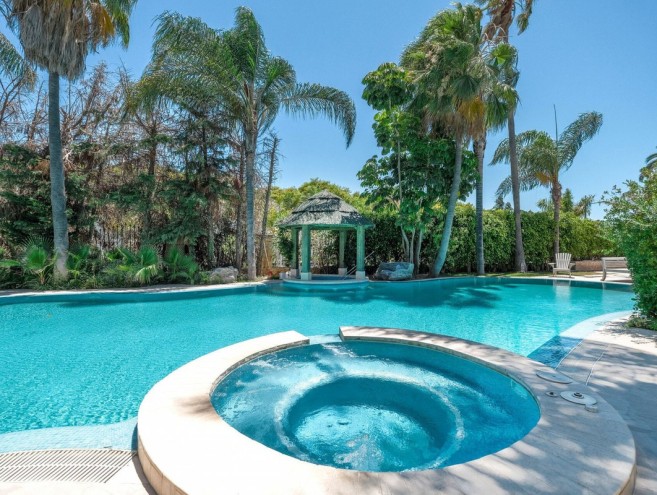 Villa for sale in Nueva Andalucía, Marbella