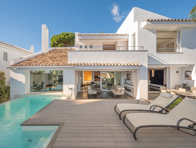 Villa for sale in Nueva Andalucía, Marbella