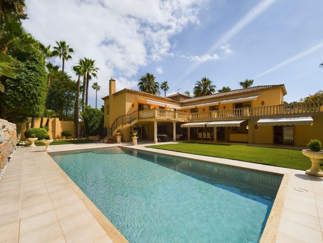 Villa for sale in Nueva Andalucía, Marbella