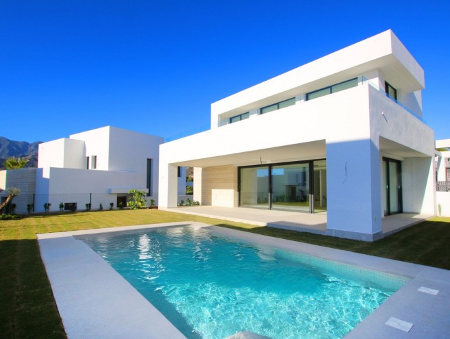 Villa for sale in Río Real, Marbella