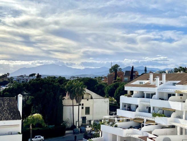 Apartment for sale in Nueva Andalucía, Marbella