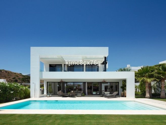 Villa for sale in Nueva Andalucía, Marbella