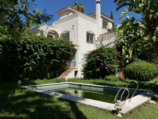 Villa for sale in Nueva Andalucía, Marbella