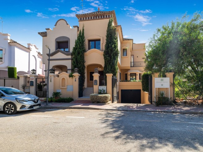 Villa for sale in Nueva Andalucía, Marbella