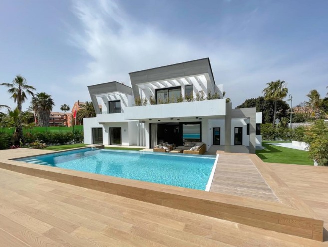 Villa for sale in Puerto Banús, Marbella