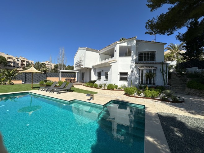 Villa for sale in Elviria, Marbella