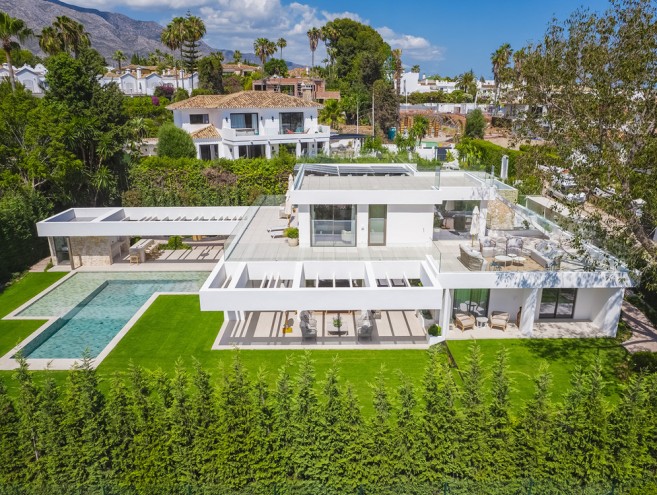 Villa for sale in Nueva Andalucía, Marbella