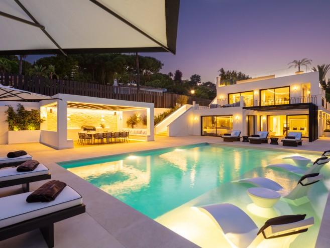 Villa for sale in Nueva Andalucía, Marbella
