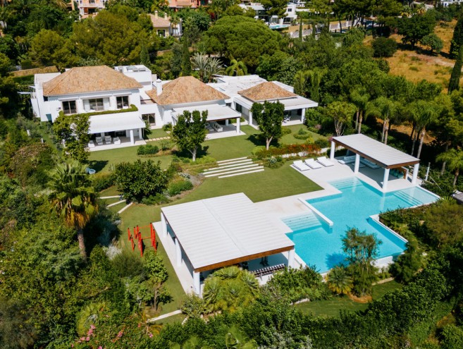 Villa for sale in Sierra Blanca, Marbella