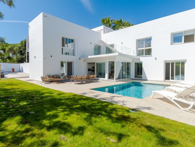 Villa for sale in Nueva Andalucía, Marbella