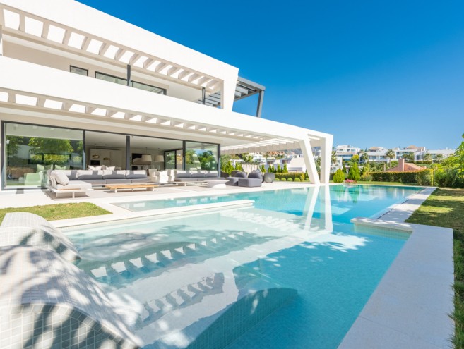 Villa for sale in Nueva Andalucía, Marbella
