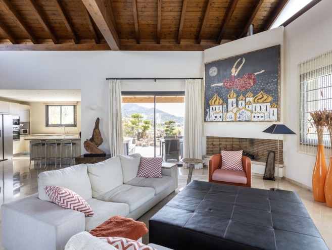 Villa for sale in Sierra Blanca, Marbella