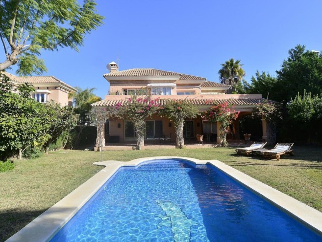 Villa for sale in Nueva Andalucía, Marbella