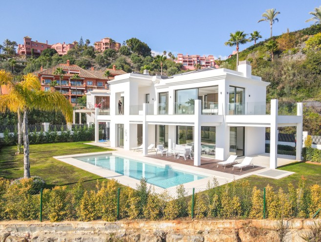 Villa for sale in Monte Halcones, Marbella