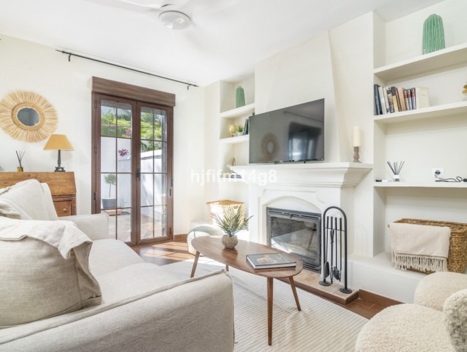 Townhouse for sale in Nueva Andalucía, Marbella