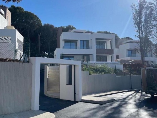 Villa for sale in The Golden Mile, Marbella