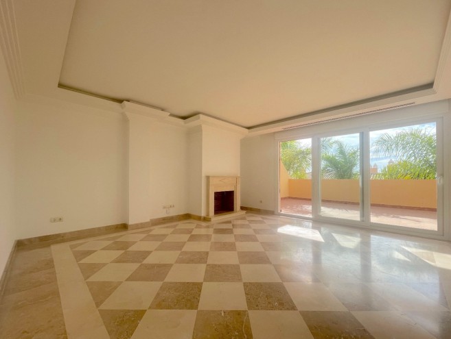 Apartment for sale in Nueva Andalucía, Marbella
