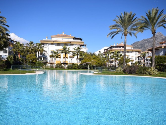 Apartment for sale in Nueva Andalucía, Marbella