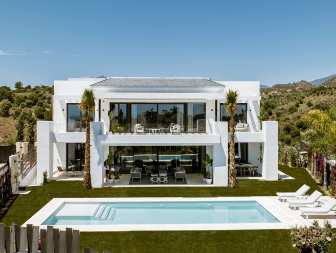 Villa for sale in The Golden Mile, Marbella