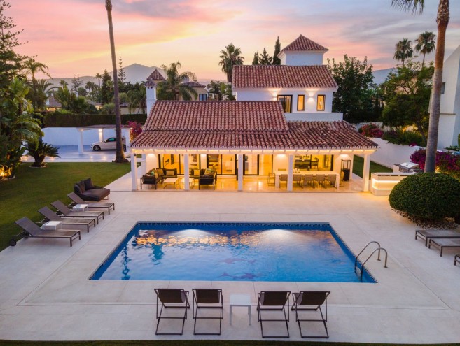 Villa for sale in Nueva Andalucía, Marbella
