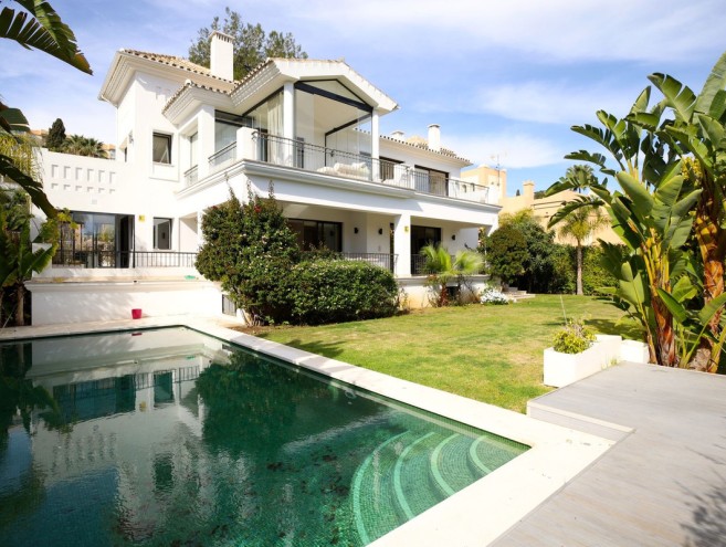 Villa for sale in Nueva Andalucía, Marbella