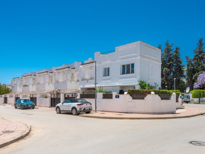 Maison Jumelée for sale in Nueva Andalucía, Marbella