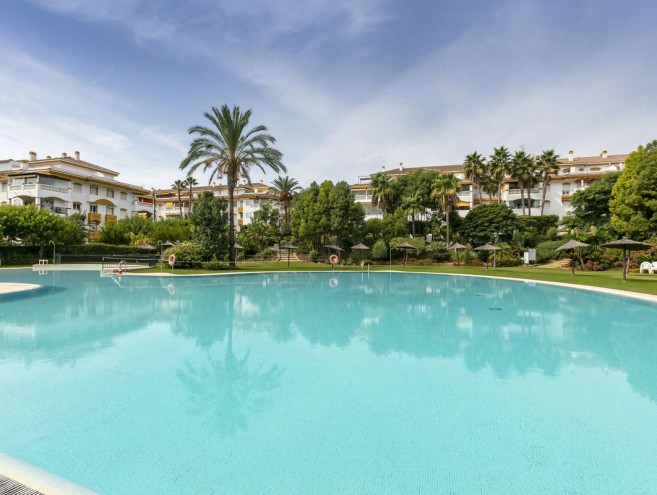 Apartamento for sale in Nueva Andalucía, Marbella