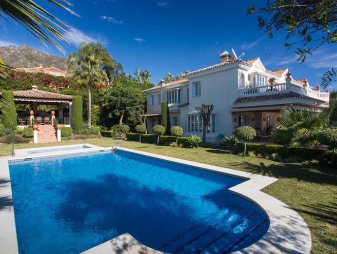 Villa for sale in Sierra Blanca, Marbella