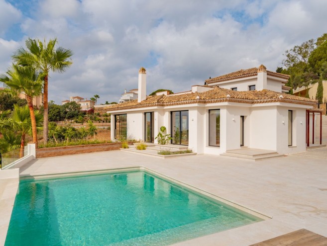 Villa for sale in Elviria, Marbella
