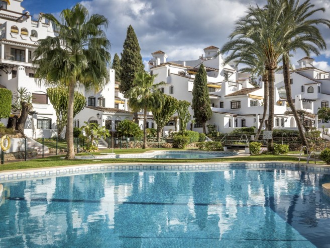 Apartment for sale in Nueva Andalucía, Marbella