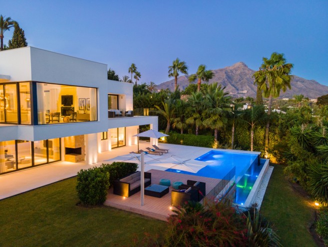 Villa for sale in Nueva Andalucía, Marbella