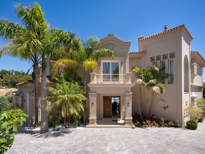 Villa for sale in Nueva Andalucía, Marbella