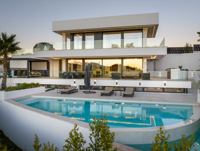 Villa for sale in Nueva Andalucía, Marbella