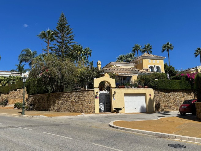 Villa for sale in Bahía de Marbella, Marbella