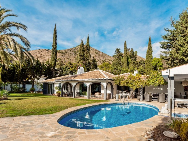 Villa for sale in La Capellania, Marbella