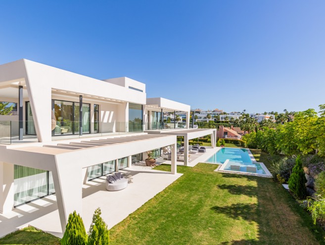 Villa for sale in Nueva Andalucía, Marbella