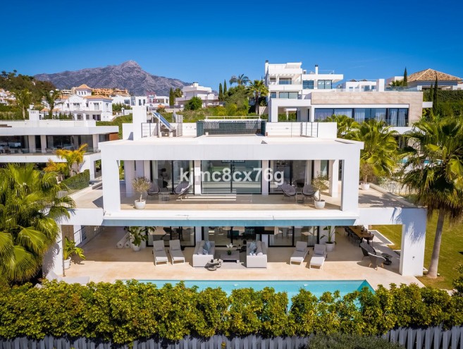 Villa for sale in Nueva Andalucía, Marbella