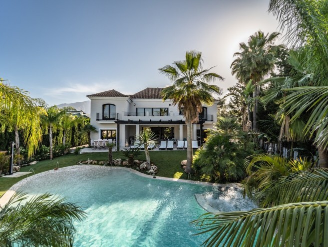 Villa for sale in Nueva Andalucía, Marbella