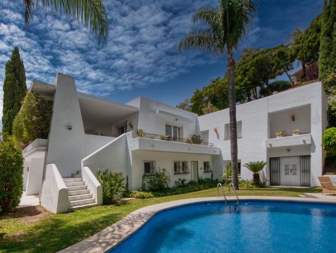 Villa for sale in Río Real, Marbella