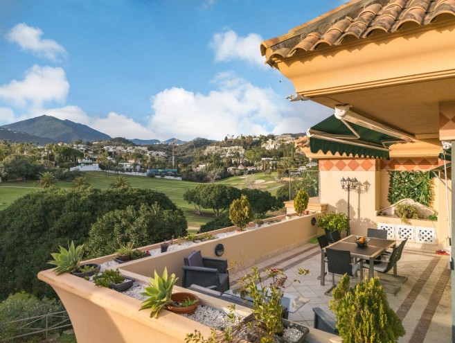 Apartment for sale in Nueva Andalucía, Marbella