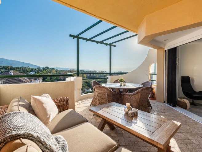 Apartment for sale in Nueva Andalucía, Marbella