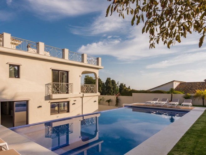 Villa for sale in Río Real, Marbella