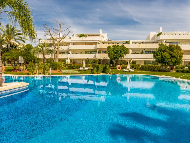 Apartamento for sale in Las Brisas, Marbella